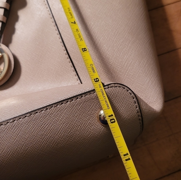 Michael Kors Medium Jet Set Top Handle Tote Bag - Picture 9 of 15